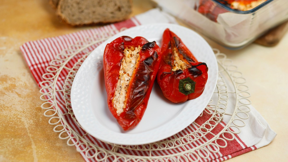 Πιπεριές Φλωρίνης Γεμιστές με Ανθότυρο και Γιαούρτι