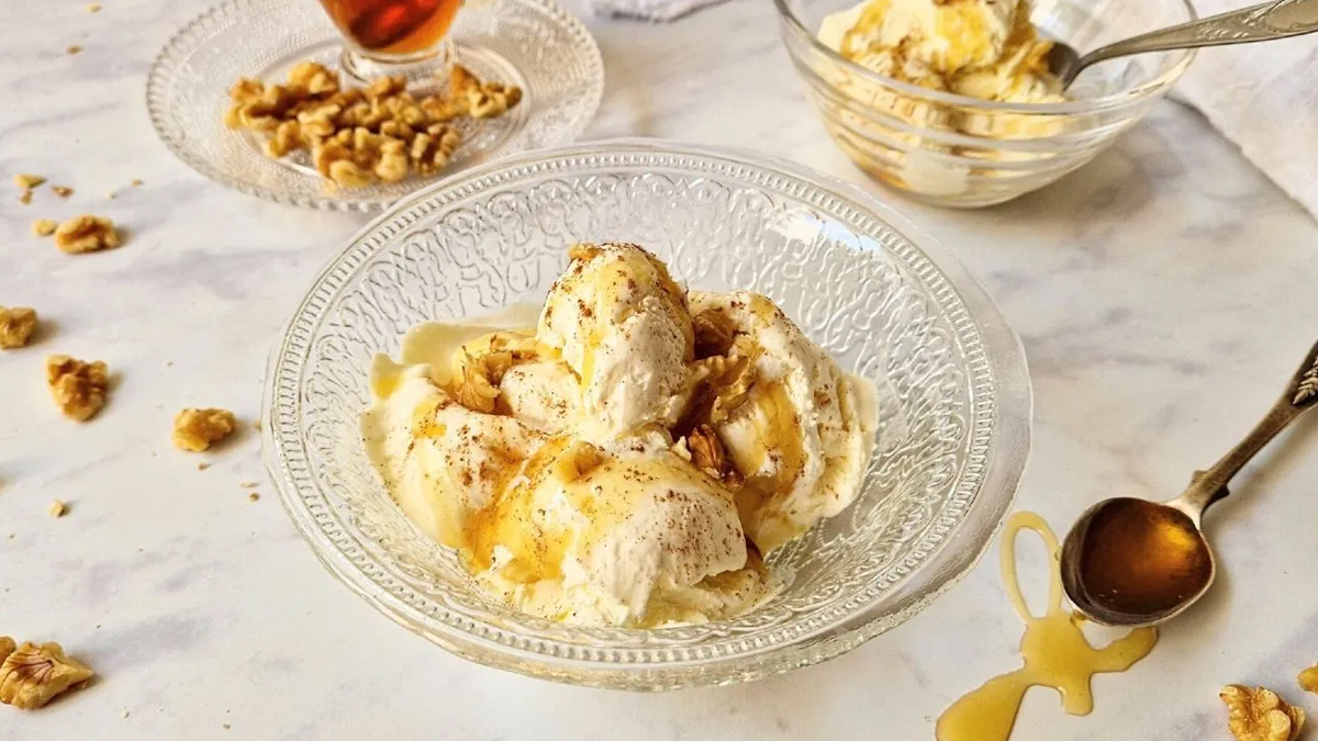 Παγωτό με γιαούρτι, μέλι και καρύδια